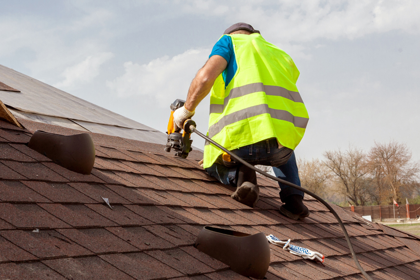 Services d'installation de toiture en bardeaux d'asphaltes dans les Laurentides.